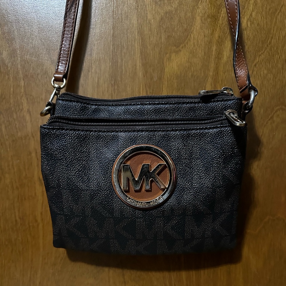 Michael Kors Brown MK Leather Crossbody w/2 Compartments +Built in ID/Wallet